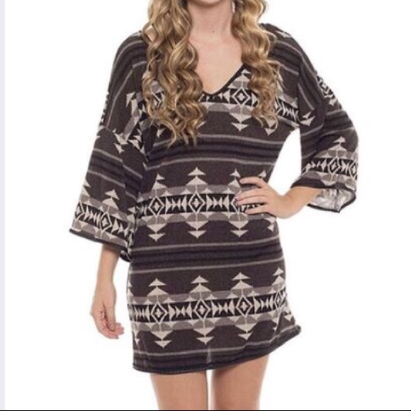 {Coveted Clothing} Gray Knit V-Neck Shift Dress - Picture 6 of 6